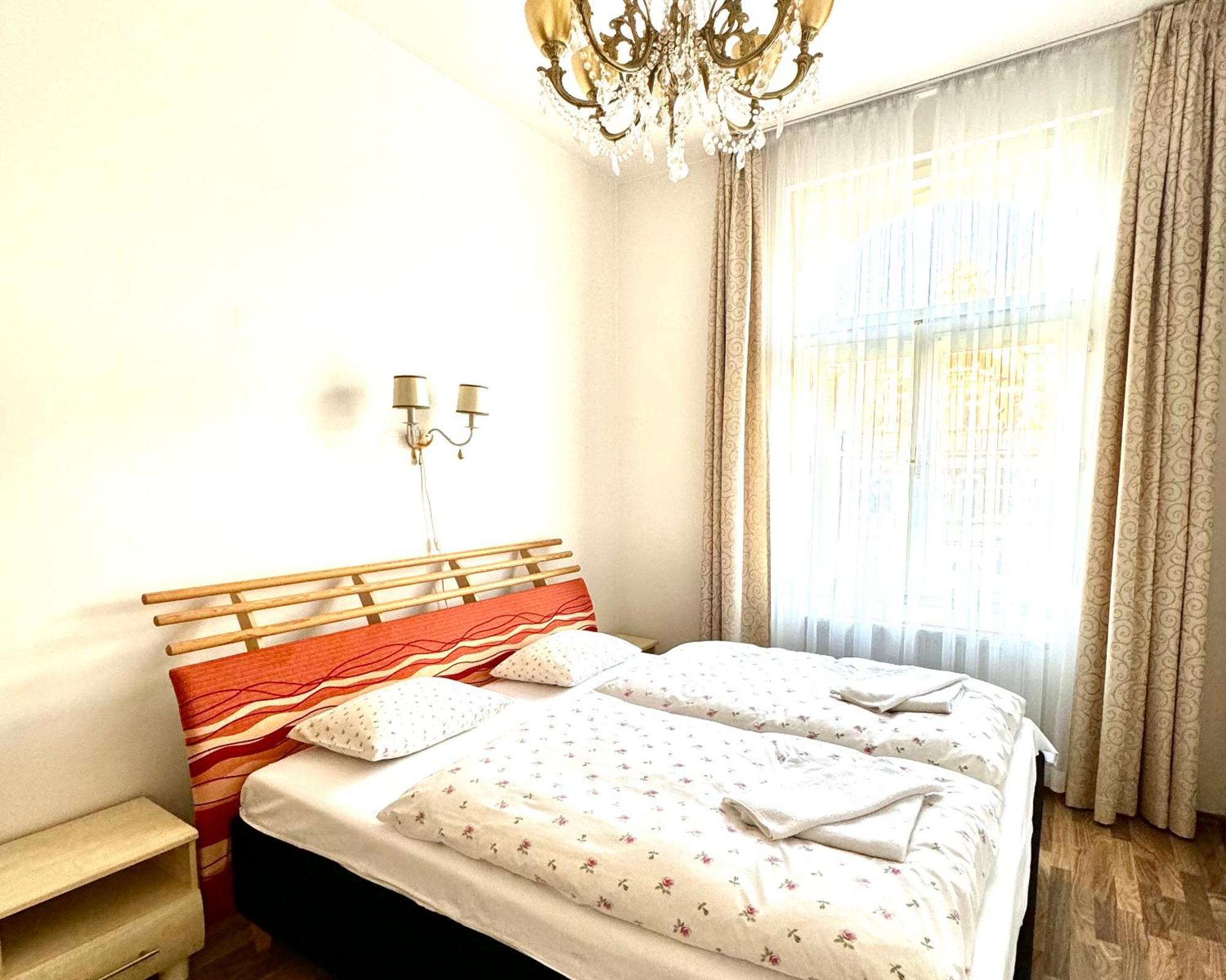 Apartments Valencia Karlsbad Eksteriør billede